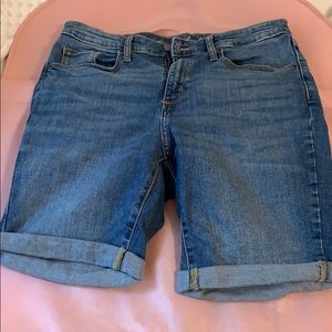 Bermuda jean shorts